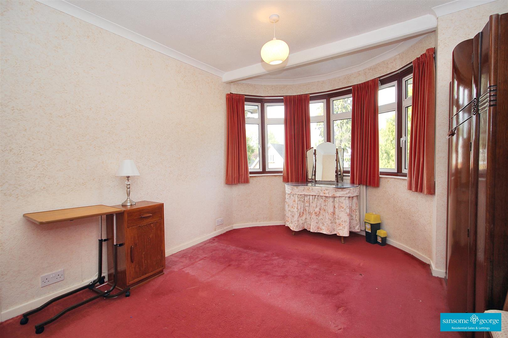 Redhatch Drive, Earley